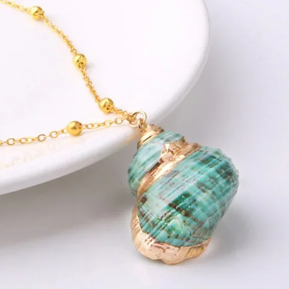 Gold Enhanced Green Conch Shell Necklace - Picture 2 of 3